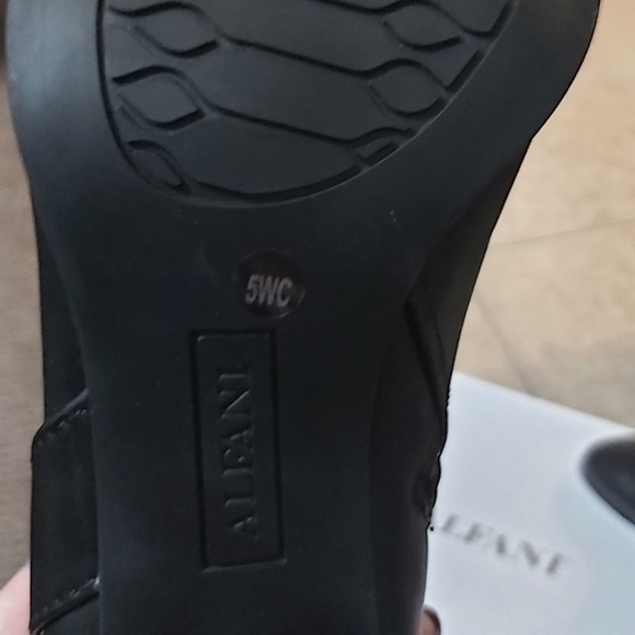 Ladies boots - Picture 3 of 3